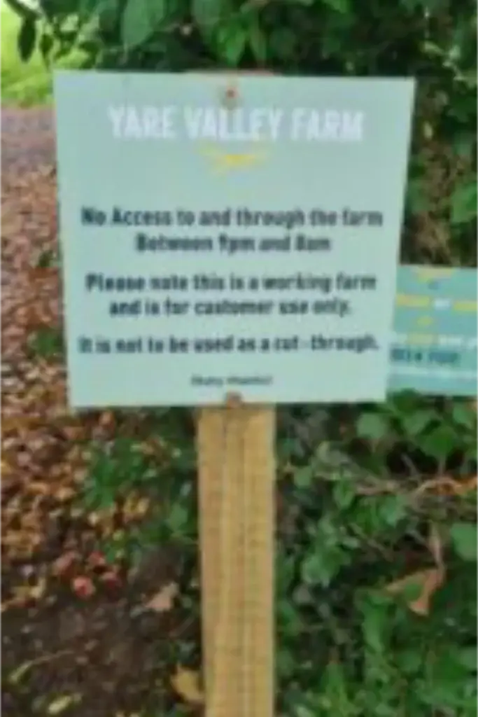 Yare Valley Farm sign asking visitors not to access the working farm between track and lane.